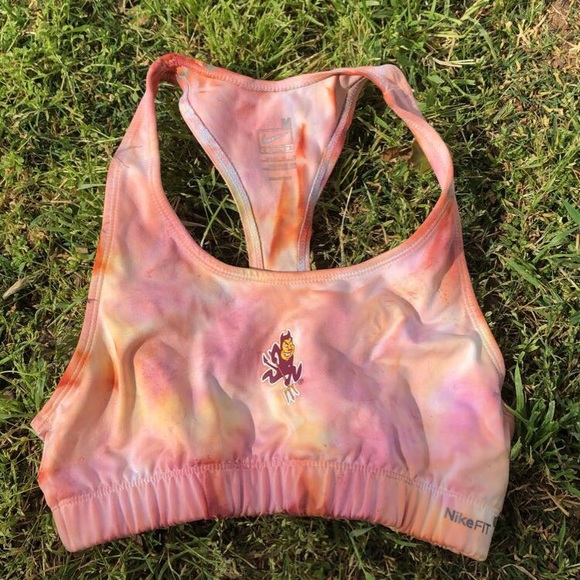 I’m selling a tie die swimsuit and white and 2 bra - Picture 3 of 5